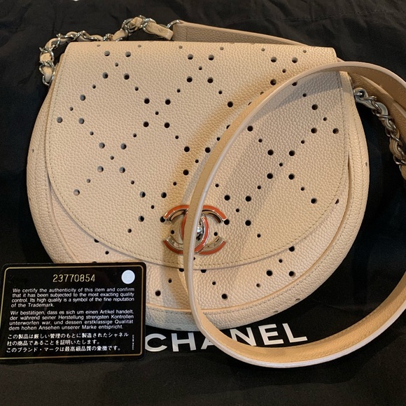 Chanel CC caviar perforated crossbody bag pristine - Picture 4 of 6
